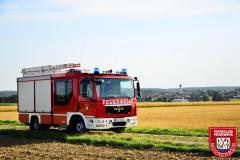 Florian-Moorenweis-43-1-Promo-Feld-mit-Kirche